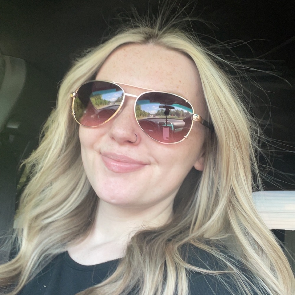 Meet your Posher, Elexis